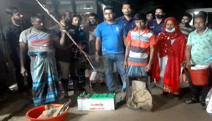 ইলেকট্রিক শকে মাছ শিকার: ইত্তেফাকে সংবাদ প্রকাশের পর সরঞ্জামাদি জব্দ