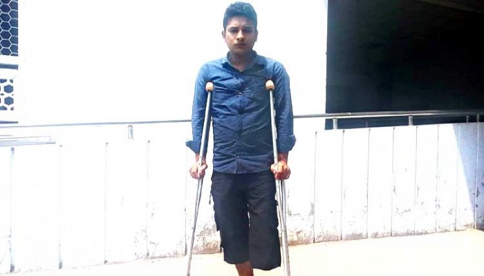 মুদিদোকান দিয়ে সংসার চালাচ্ছেন সেই রাসেল