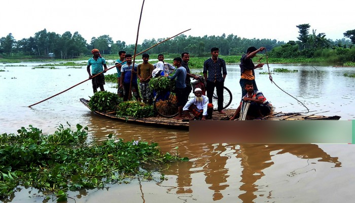 সেতুর অভাবে দুই উপজেলার ১০ গ্রামের মানুষের দুর্ভোগ