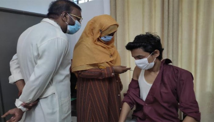 শাবিতে কাল ফাইজারের টিকা পাবেন তৃতীয় বর্ষের শিক্ষার্থীরা