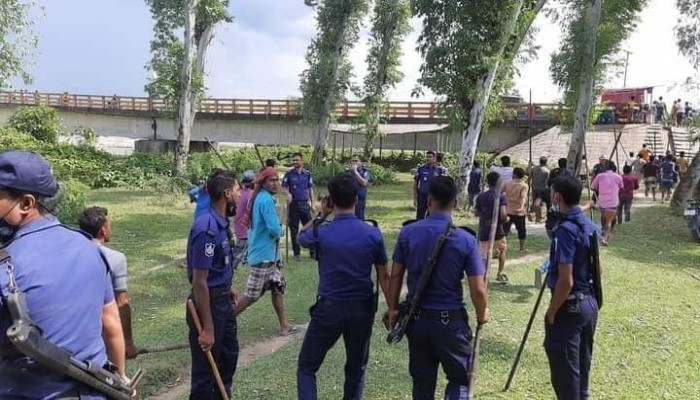 জাফলংয়ে দুই’গ্রুপের সংঘর্ষ: পরিস্থিতি নিয়ন্ত্রণে থানা পুলিশ মোতায়েন।