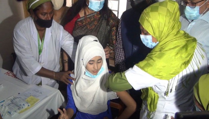 স্কুলশিক্ষার্থীদের টিকাদান: শিক্ষাপ্রতিষ্ঠানকে তথ্য পাঠানোর নির্দেশ