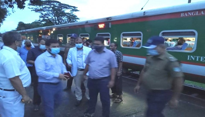 বিনা টিকেটে ট্রেন ভ্রমণ, লাকসামে ২১৭ যাত্রীকে জরিমানা