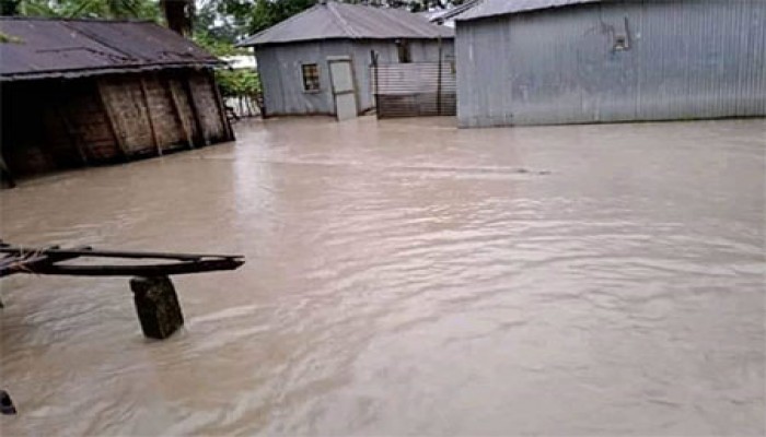 আকস্মিক বন্যায় ৩০ হাজার মানুষ পানিবন্দি