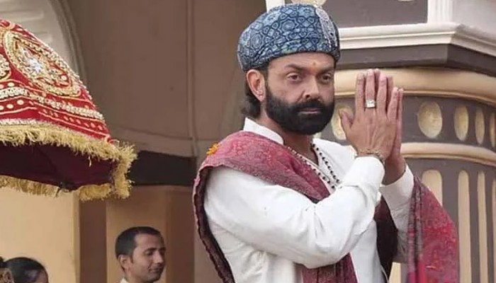 ‘আশ্রম’ এর সেটে ঢুকে তাণ্ডব