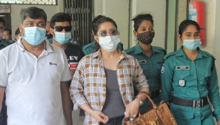 আত্মসমর্পণ করে জামিন পেলেন পরীমণি