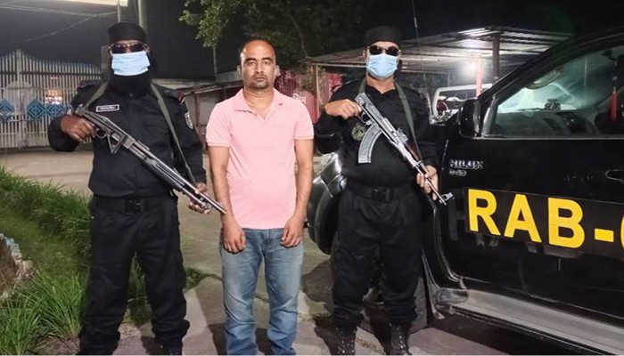 অস্ত্র ও গুলিসহ সাবেক ছাত্রলীগ নেতা আটক ঝিনাইদহে