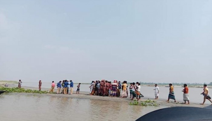 নৌকা থেকে নদীতে পড়ে বৃদ্ধ নিখোঁজ পাবনায়