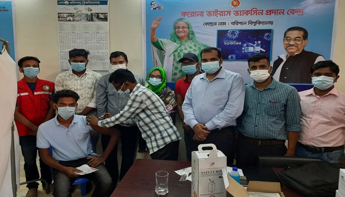 বরিশাল বিশ্ববিদ্যালয় শিক্ষার্থীদের ভ্যাকসিন প্রদান শুরু