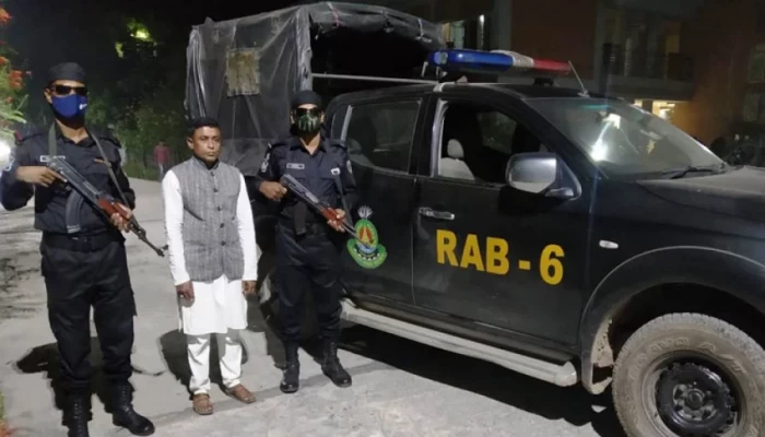 খুলনায় ১৫ মামলার আসামি অস্ত্র-গুলিসহ গ্রেফতার