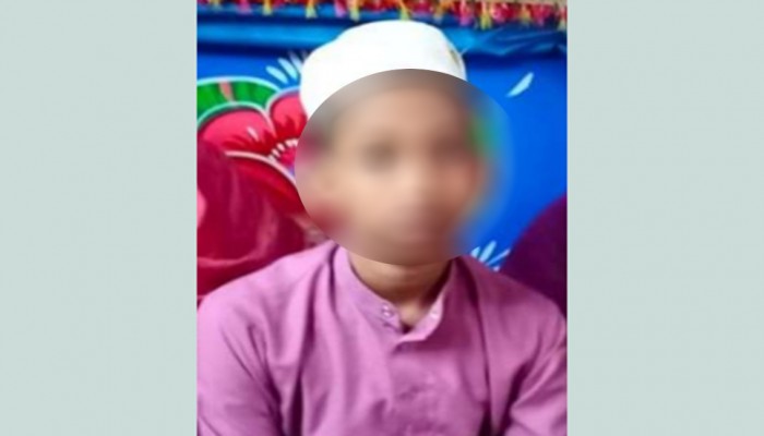 হিফজখানায় শিশু শিক্ষার্থীকে চেইন দিয়ে বেঁধে নির্যাতন