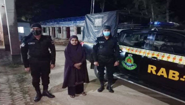 ৬টি নকল স্বর্ণের বারসহ রোহিঙ্গা নারী আটক টেকনাফে