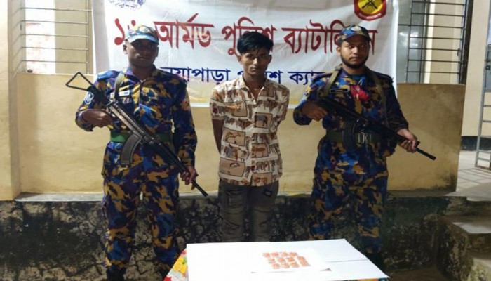 টেকনাফে ৬০০পিস ইয়াবাসহ আটক ১