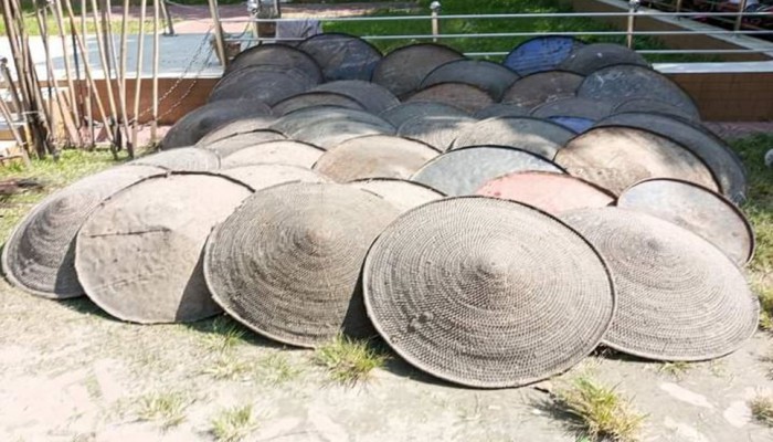 সালথায় বিপুল পরিমাণ দেশীয় অস্ত্র উদ্ধার