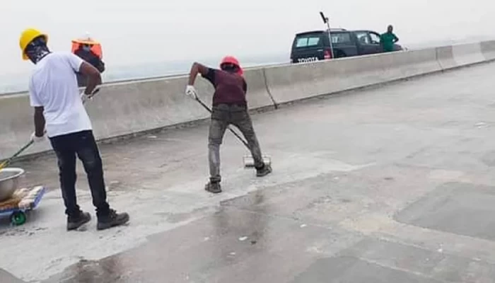 পদ্মা সেতুর সড়কে কার্পেটিং শুরু