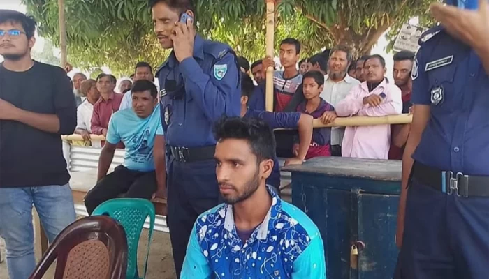 ঠাকুরগাঁওয়ে জাল ভোট দিতে গিয়ে ধরা পড়লো কিশোর