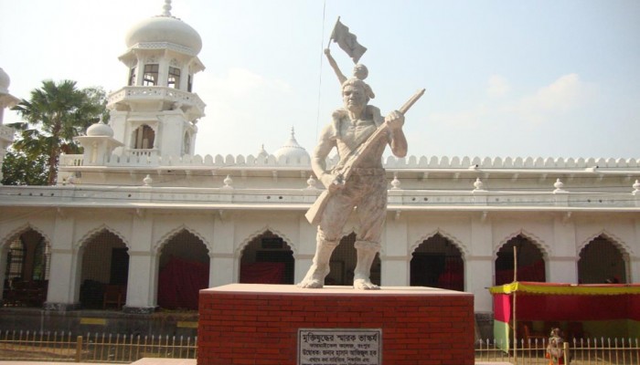 ১০৫ বছরে কারমাইকেল কলেজ