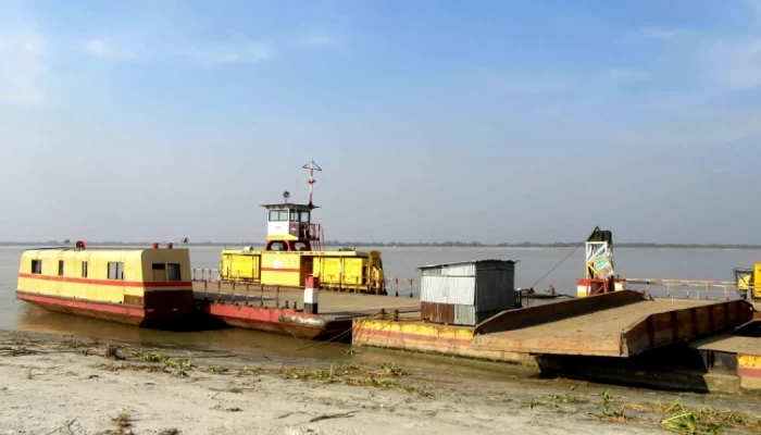 নাব্যতা সংকটে রাজবাড়ীর জৌকুড়া-নাজিরগঞ্জ নৌপথে ফেরী চলাচল বন্ধ