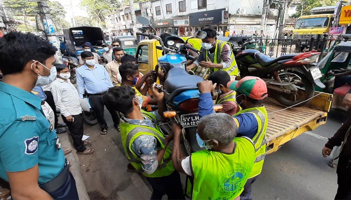 অবৈধ পার্কিং ও হকার উচ্ছেদে সিসিকের সাঁড়াশি অভিযান