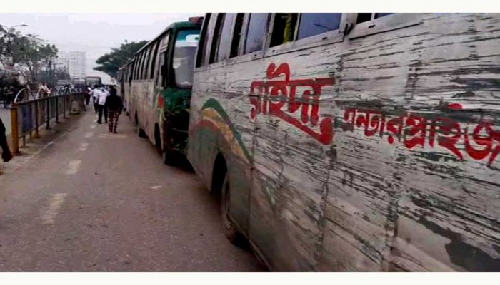শিক্ষার্থীকে ধাক্কা দিয়ে নামিয়ে দেওয়ায় রাইদার বেশকিছু বাস আটক
