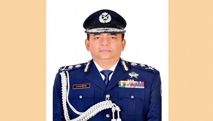 সোশ্যাল মিডিয়া ব্যবহারে ঝুঁকি সম্পর্কে নারীদের সতর্ক থাকা জরুরি : আইজিপি