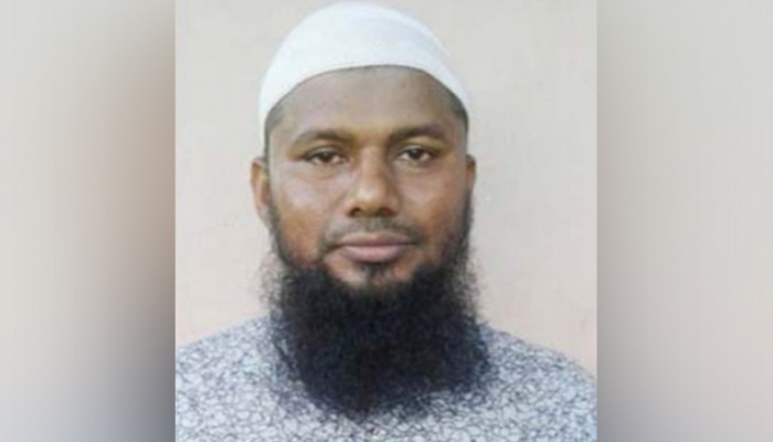 বাস থেকে নামিয়ে চেকারকে পিটিয়ে হত্যা করার অভিযোগ উঠেছে