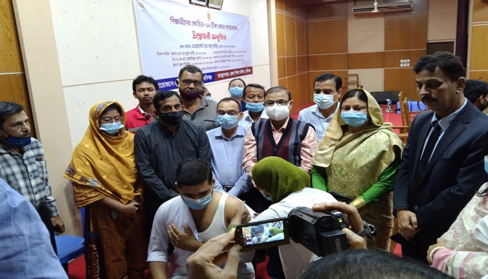 এইচএসসি পরীক্ষার্থীদের করোনার টিকা প্রদান শুরু হবিগঞ্জে
