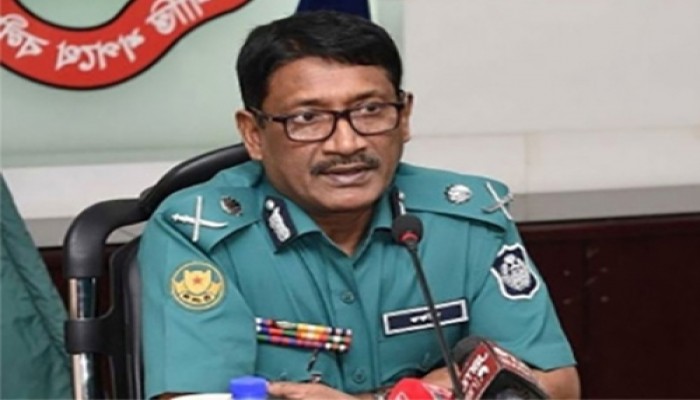 আমাদের আরও বেশি সতর্ক থাকতে হবে, চোখ-কান খোলা রাখতে হবে: ডিএমপি কমিশনার