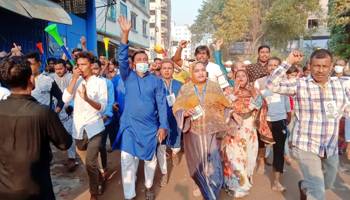 ইউপি নির্বাচনের মেম্বার পদপ্রার্থী সাথী আলীর মোরগ মার্কার শোভাযাত্রা ও গণসংযোগ জনতার ডল