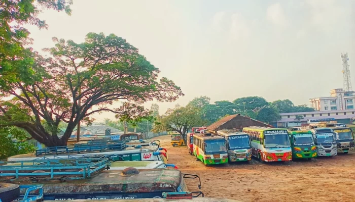 সিলেটে ট্রেন চলাচল স্বাভাবিক, স্টেশনে যাত্রীদের ভিড়