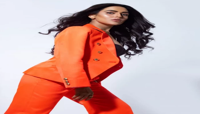 শারজাহ স্টেডিয়াম নেচে মাতাবেন নুসরাত ফারিয়া