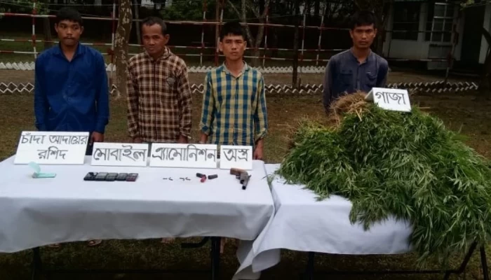কাউখালীতে যৌথবাহিনীর অভিযান অস্ত্র ও মাদকসহ আটক ৪