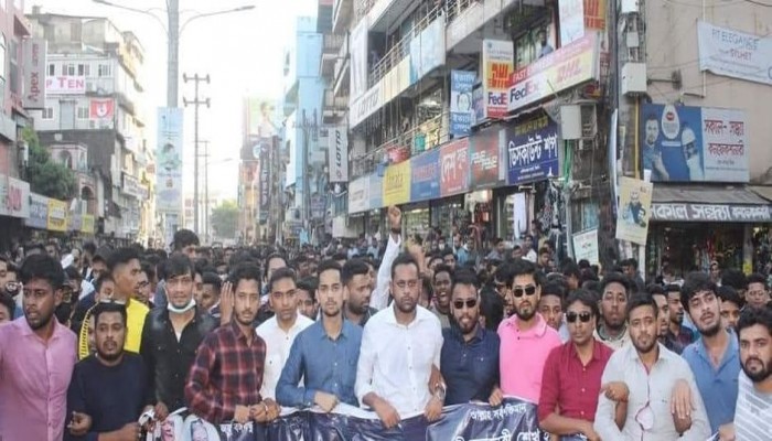 প্রধানমন্ত্রীকে কটুক্তি করায় আলালের গ্রেফতারের দাবিতে সিলেট জেলা ও মহানগর ছাত্রলীগের বিক্ষোভ।