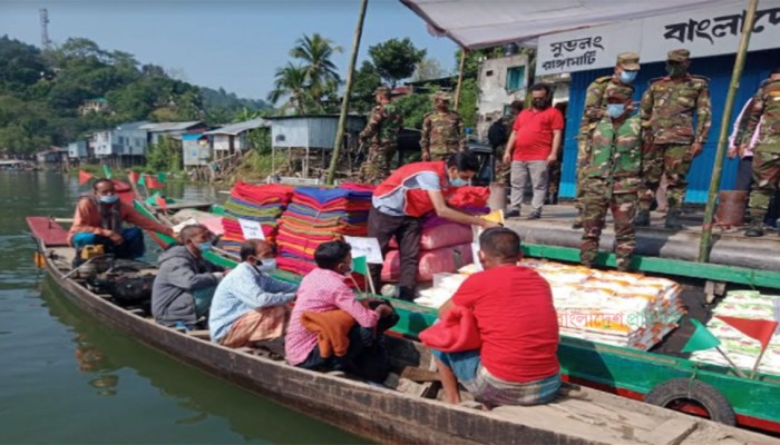 পার্বত্যাঞ্চলে অসহায়দের সহায়তায় এক টাকার ভাসমান বাজার