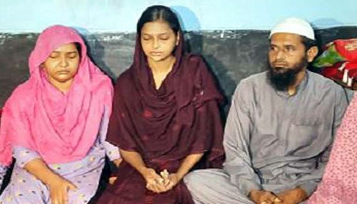 ভূমিহীন খুলনার মীমকে ঘর দেবেন ডিসি