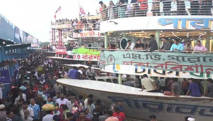 ভীতি ছড়াচ্ছে লঞ্চে অগ্নিকাণ্ড; নৌযানে আধুনিক অগ্নিনির্বাপণ ব্যবস্থা প্রবর্তন জরুরি