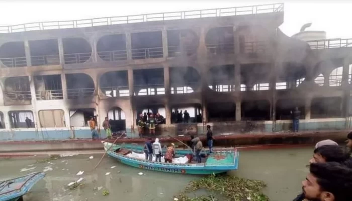 লঞ্চে আগুন: ৫০ লাখ টাকা করে ক্ষতিপূরণ চেয়ে হাইকোর্টে রিট
