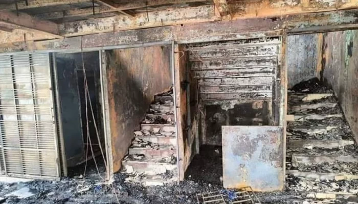 লঞ্চে আগুন: মালিকসহ ২৫ জনের বিরুদ্ধে মামলা