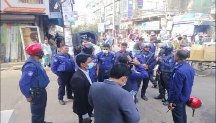 ফেনী শহরে ১৪৪ ধারা, পুলিশ-বিএনপির পাল্টাপাল্টি ধাওয়া