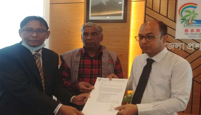 লঞ্চ দুর্ঘটনায় নিহত-আহত পরিবারকে ক্ষতিপূরণ দেওয়ার দাবিতে স্মারকলিপি