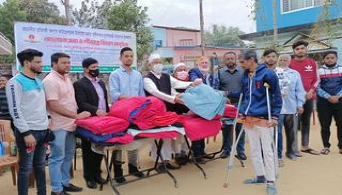 রহমানিয়া প্রতিবন্ধী কল্যাণ ফাউন্ডেশনের শীতবস্ত্র বিতরণ