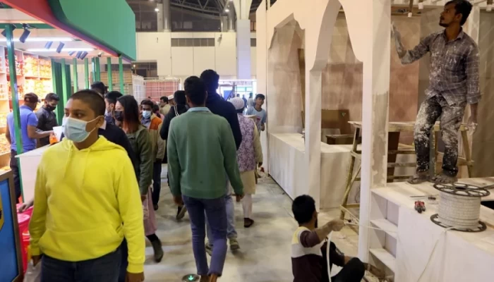 এখনো বেশির ভাগ স্টলের নির্মাণকাজই শেষ হয়নি