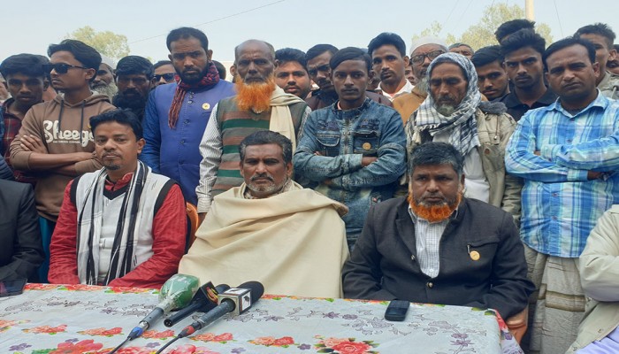 বহিরাগত সন্ত্রাসী নিয়ে আতঙ্ক সৃষ্টির অভিযোগ নৌকা প্রার্থীর বিরুদ্ধে