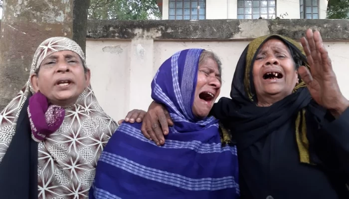 গলায় ছুরি চালিয়ে তৃতীয় লিঙ্গের লাবনীকে হত্যা