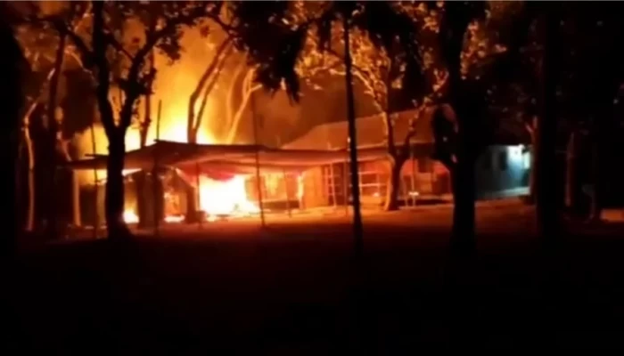নওগাঁর পত্নীতলায় স্বতন্ত্র চেয়ারম্যান প্রার্থীর বাড়িতে আগুন