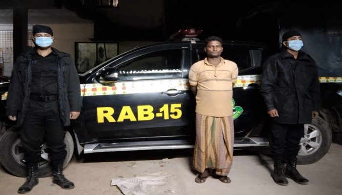টেকনাফে ৫ হাজার ইয়াবাসহ মাদক ব্যবসায়ী আটক