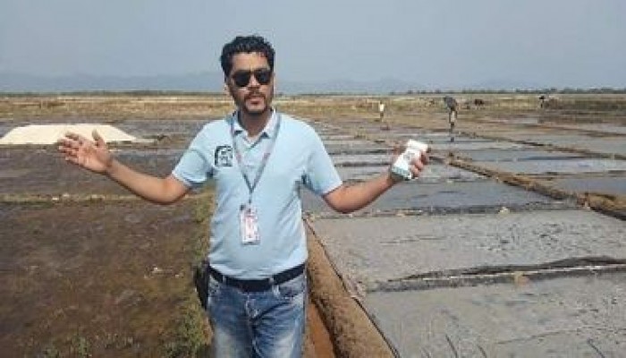 টেকনাফে লবণ চাষীরা ন্যায্য মুল্য না পেয়ে দিশেহারা