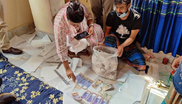 জাল টাকা তৈরির কারখানায় অভিযান, গ্রেফতার ৪