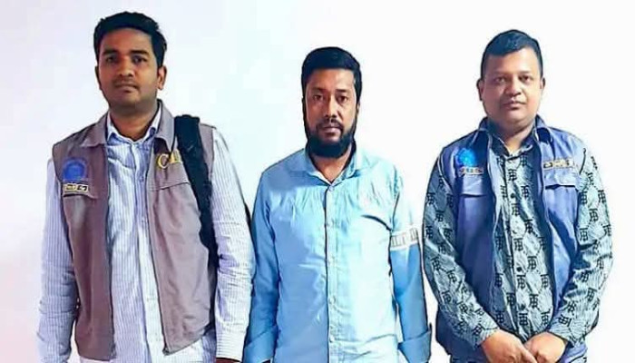 নওগাঁয় অতিরিক্ত মুনাফার প্রলোভনে ৬০০ কোটি টাকা আত্মসাৎ, মূলহোতা গ্রেফতার