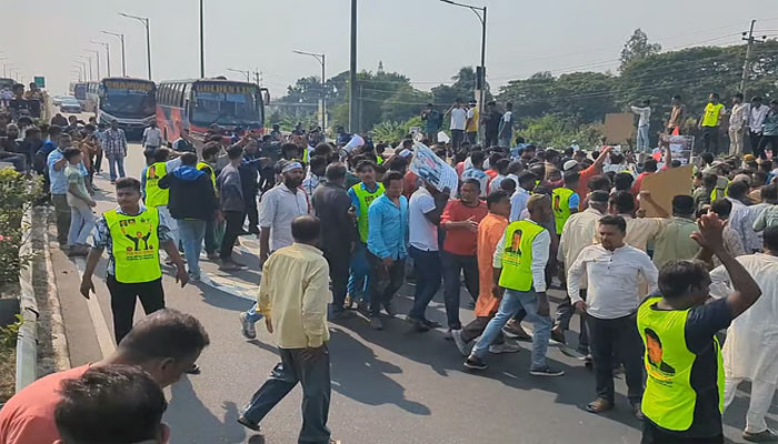 এক্সপ্রেসওয়ে অবরোধ, মুন্সিগঞ্জ-১ আসনে বিএনপির প্রার্থী বদল চেয়ে বিক্ষোভ-সমাবেশ